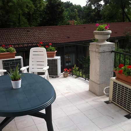 Bed and Breakfast Kalmar Panzio Budapest Exterior foto